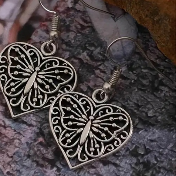 New Retro Butterfly Heart Pendant Earrings in Silver - Picture 5 of 5